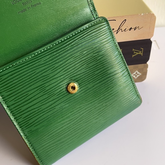 Louis Vuitton Epi Tri- Fold Wallet - Picture 5 of 13